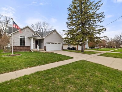 1605 Main St