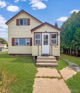 604 Section St