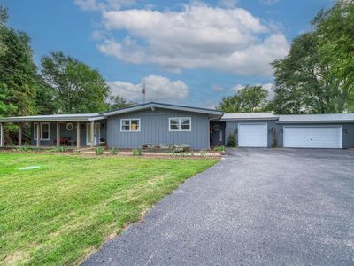3245 N Lakeside Dr