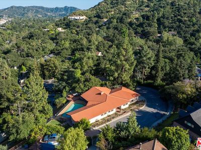 3770 Whiting Manor Ln