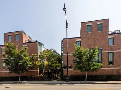2707 N Lincoln Ave APT R