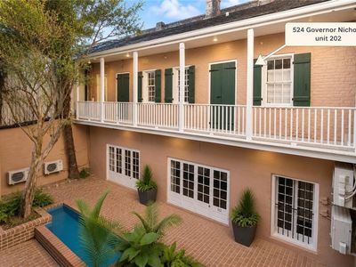 524 Governor Nicholls St #202