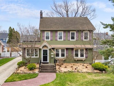 2135 Riverside Dr