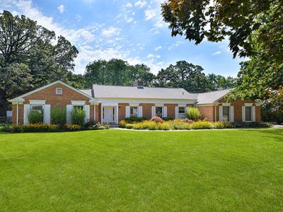 1125 Forest Dr