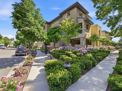 3720 Feather Ln