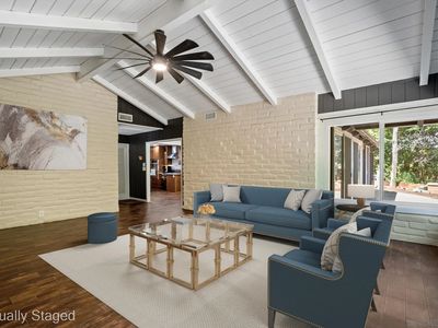 4201 Avenida Gregory