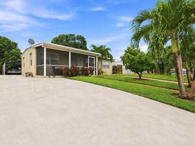 560 Seagrape Road