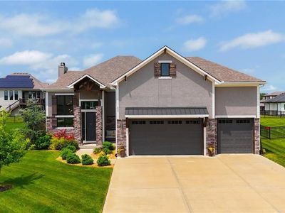 330 NW Ambersham Dr