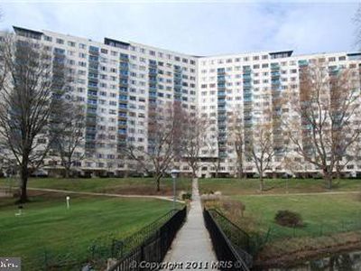 10201 Grosvenor Pl APT 1009