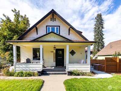 1112 Commercial Street