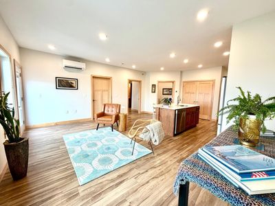 715 Lake Shore Dr NE #201