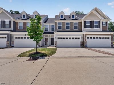 Property at 27661 Serviceberry Ct, Westlake, OH