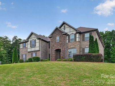 726 Lingfield Ln