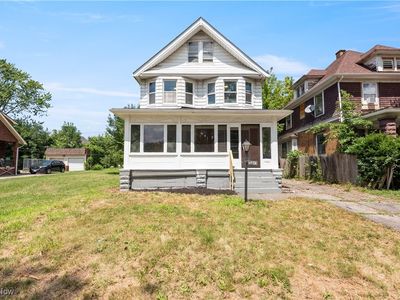 13803 McElhattan Ave