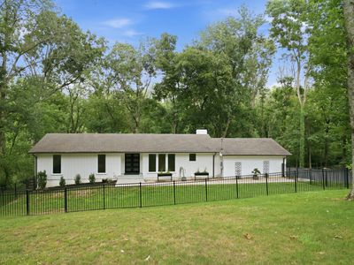 133 Featherstone Dr