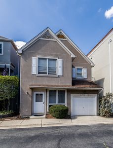 1808 W Diversey Pkwy APT J