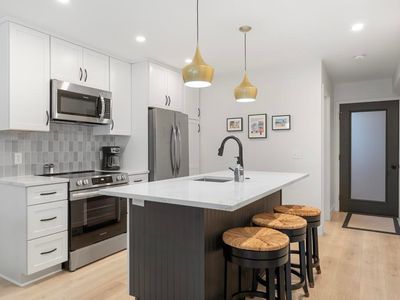 4749 S Pleasantview Rd #100