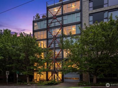 1310 E Union Street #202