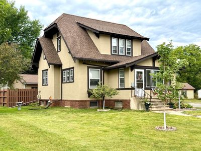 19 1st Ave NE