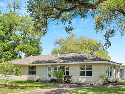 243 River Oaks Dr