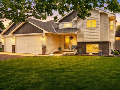 658 Lois Ln