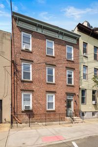 37 W 19th St