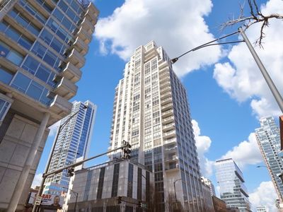 200 W Grand Ave APT 806