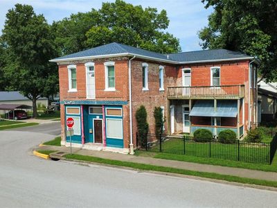 302 S Main St