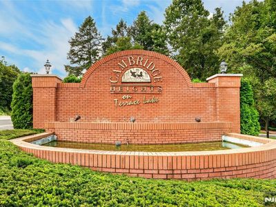 486 Cambridge Dr