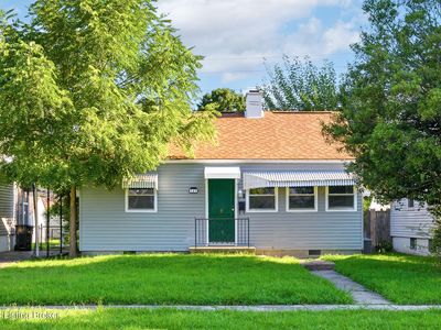 121 Freeman Ave