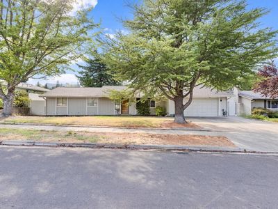 Property at 1000 La Loma Dr, Medford, OR
