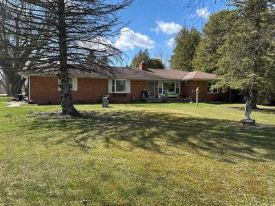 5996 Lakeshore Rd