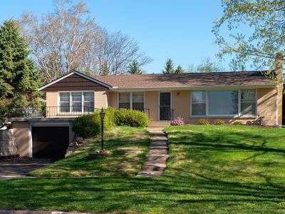 933 Edgewater Ave