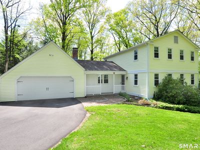 11 Round Hill Road