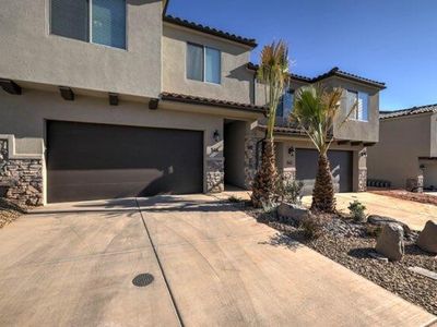 546 N Ventura Ln