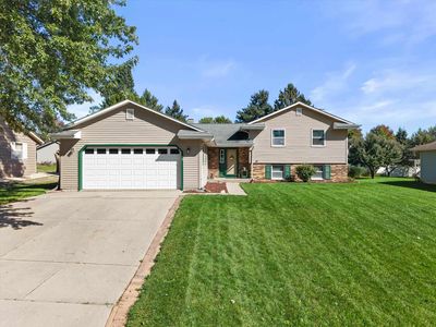 734 Lyndhurst Dr