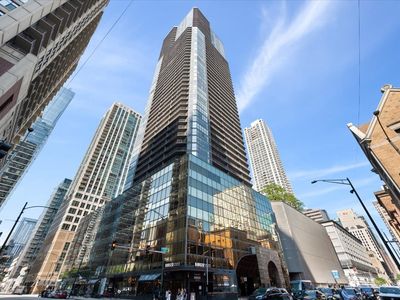 10 E Ontario St APT 1008