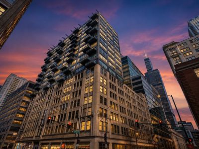 565 W Quincy St Unit 1708