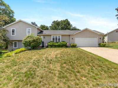 1421 Hollow Ridge Dr NE