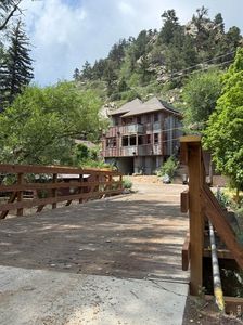 22 Artesian Dr