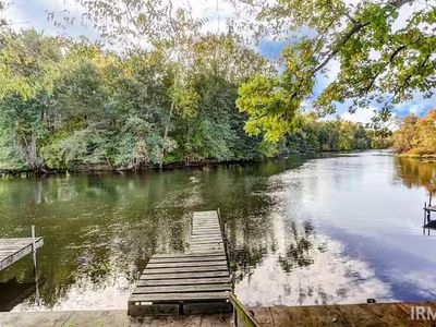 5245 N 290th Rd