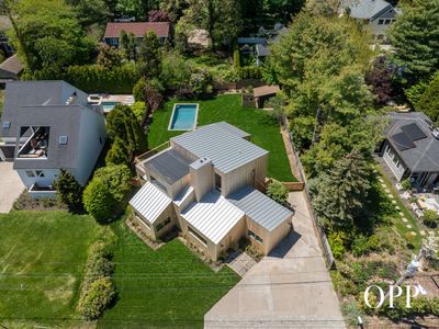 10 Broadview Ave