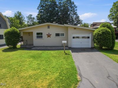 16 4th Avenue
