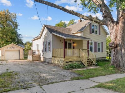 715 W Commercial STREET