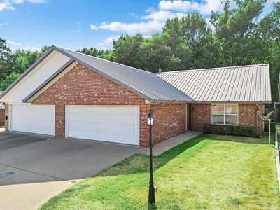 2105 Sandstone Dr