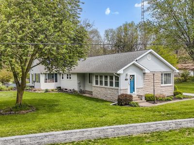1219 E Monroe Pike