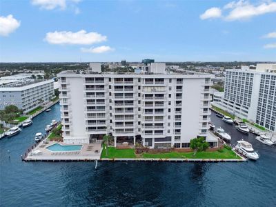 3100 NE 48th St APT 212