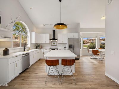 1050 E BAYLOR Lane