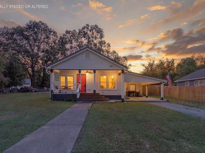 803 Magnolia St