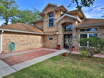 5944 Kendrew Dr